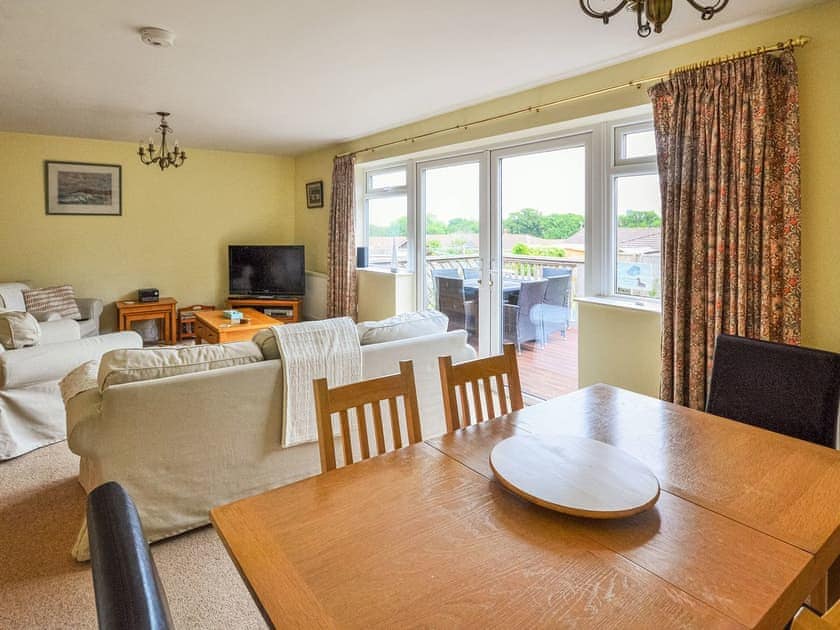 Living room/dining room | Solent View, Seaview