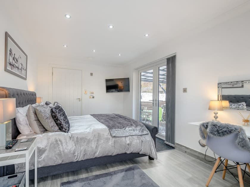 Double bedroom | Craigpark Lodge, Caldercruix, near Airdrie