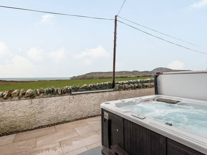 Hot tub | Seascape - Anglesey Seaviews, Penrhos Feilw, near Trearddur Bay