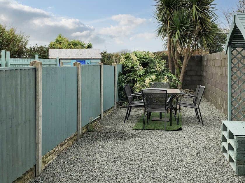 Sitting out area | The Barnsdale, Amlwch
