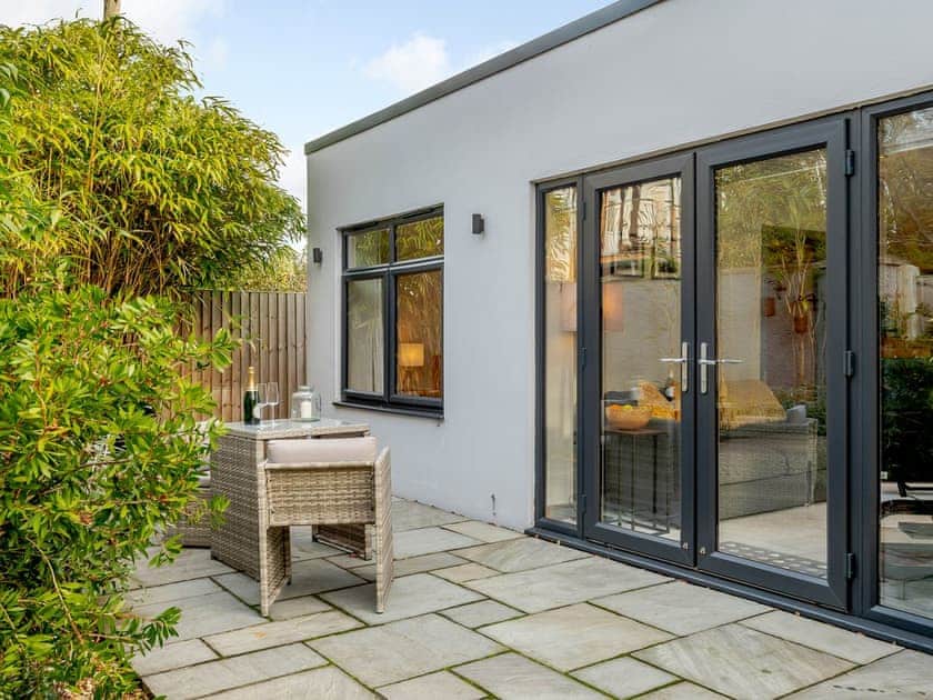 Sitting-out-area | Solsken, Boscombe, near Bournemouth
