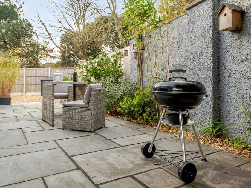 Sitting-out-area | Solsken, Boscombe, near Bournemouth
