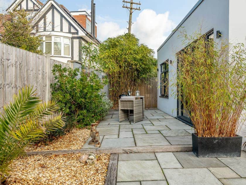 Sitting-out-area | Solsken, Boscombe, near Bournemouth