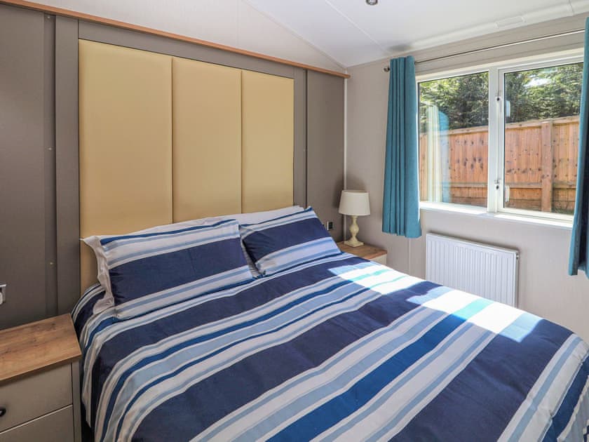 Double bedroom | The Lodge - The Lodge and No 7 North Island Holidays, Ryde