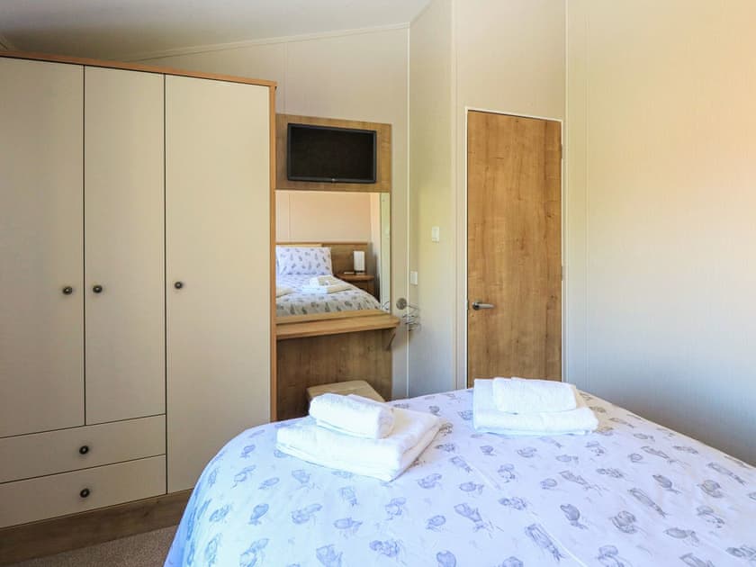 Double bedroom | The Lodge - The Lodge and No 7 North Island Holidays, Ryde
