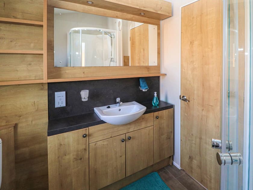 Shower room | The Lodge - The Lodge and No 7 North Island Holidays, Ryde