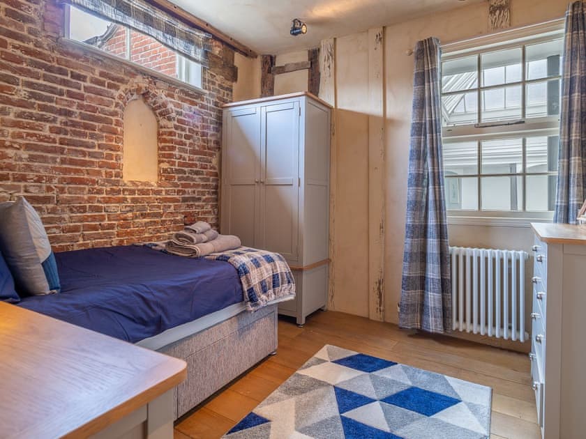 Twin bedroom | White Lion Cottage, Hadleigh