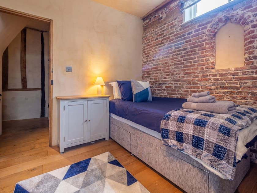 Twin bedroom | White Lion Cottage, Hadleigh