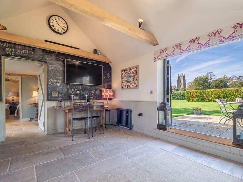 Open plan living space | Stoke Cartlodge, Stoke by Nayland