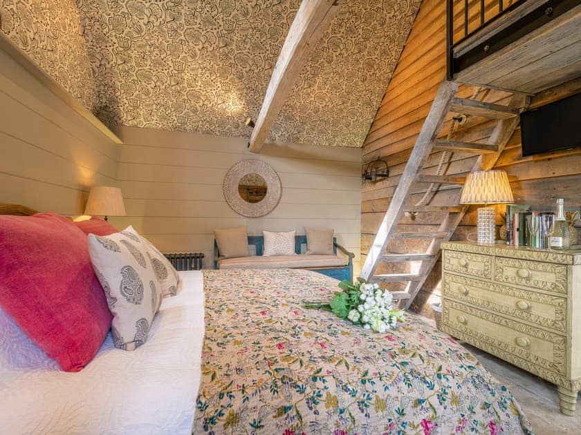 Double bedroom | Stoke Cartlodge, Stoke by Nayland