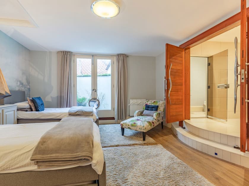 Twin bedroom | The Bath House, Cromer