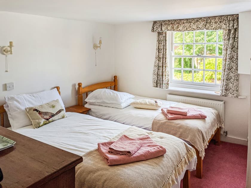 Twin bedroom | Grove Cottage, Yarmouth