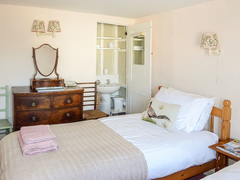 Twin bedroom | Grove Cottage, Yarmouth