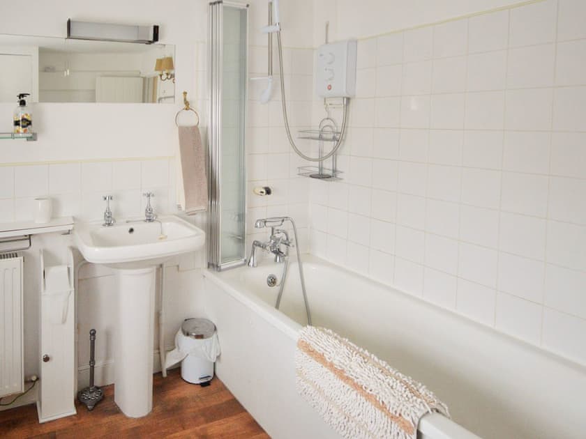 Bathroom | Grove Cottage, Yarmouth