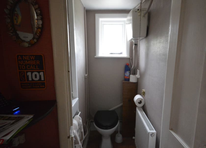 Bathroom | Grove Cottage, Yarmouth