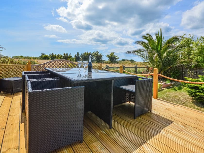 Outdoor eating area | Long Ledge, Bembridge