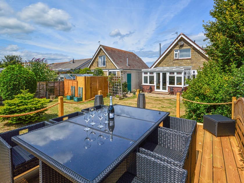 Outdoor eating area | Long Ledge, Bembridge