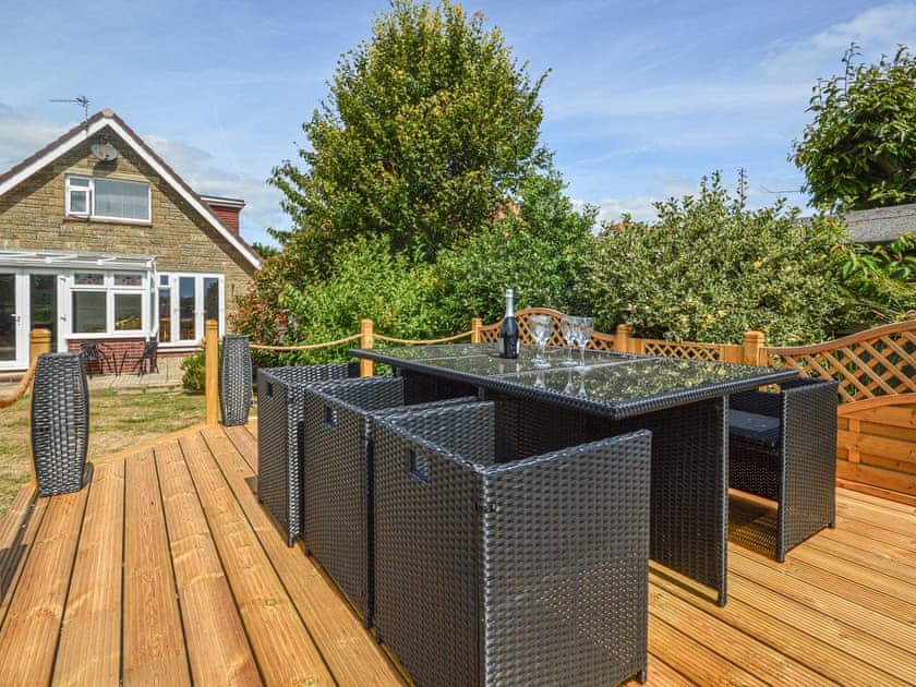 Outdoor eating area | Long Ledge, Bembridge