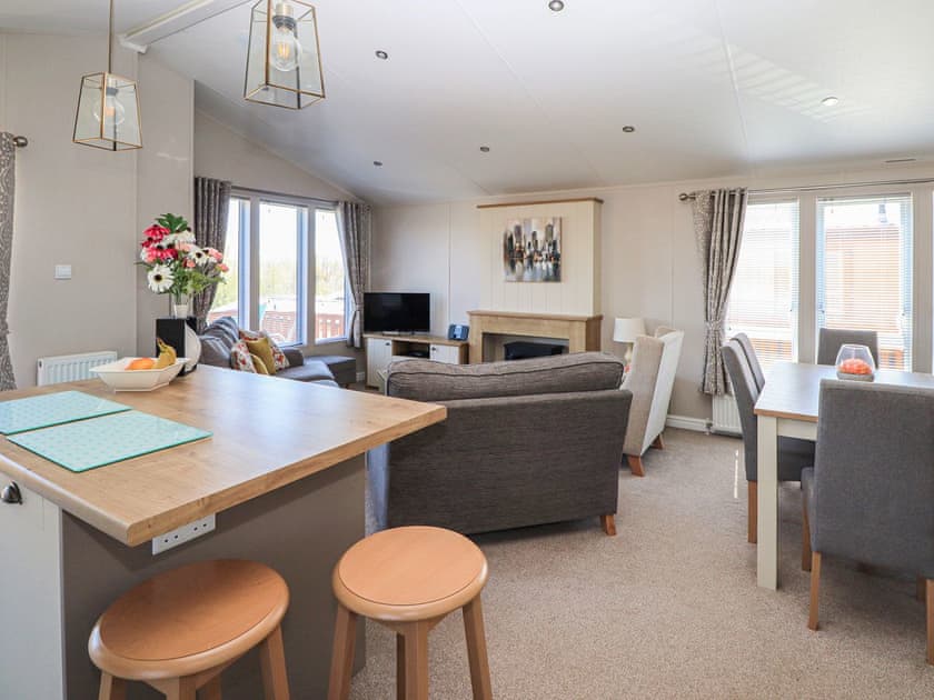 Dining Area | No 7 North - The Lodge and No 7 North Island Holidays, Ryde