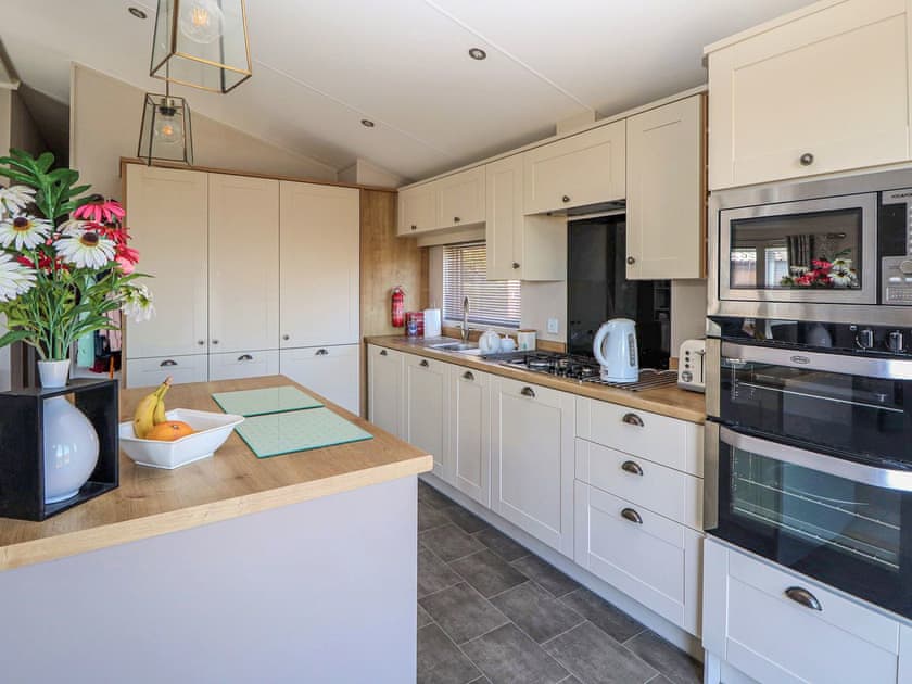 Kitchen | No 7 North - The Lodge and No 7 North Island Holidays, Ryde