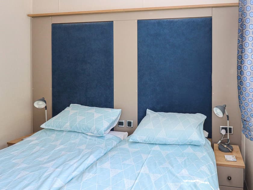 Twin bedroom | No 7 North - The Lodge and No 7 North Island Holidays, Ryde