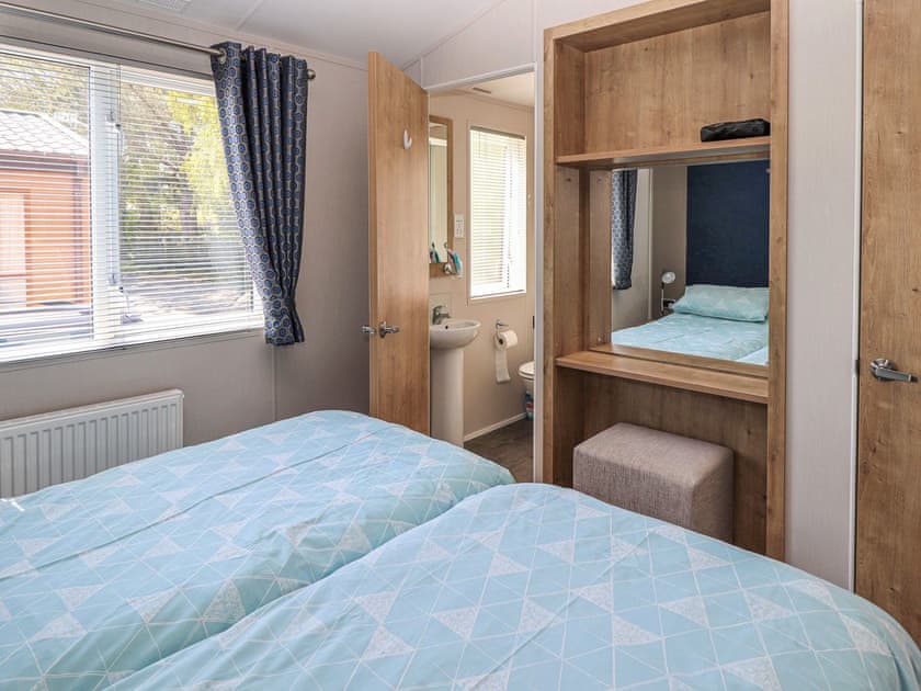 Twin bedroom | No 7 North - The Lodge and No 7 North Island Holidays, Ryde