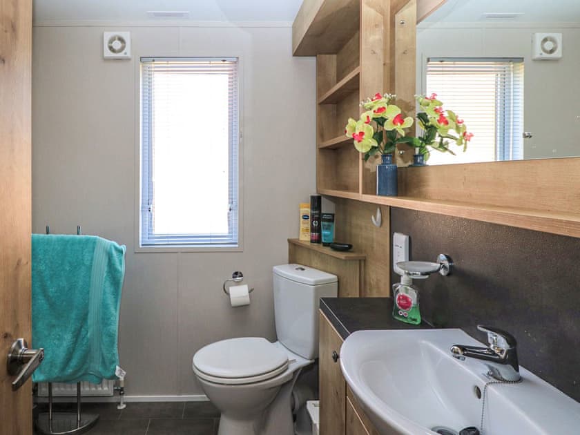 Shower room | No 7 North - The Lodge and No 7 North Island Holidays, Ryde