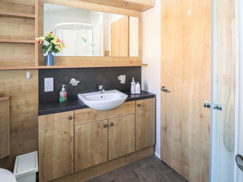 Shower room | No 7 North - The Lodge and No 7 North Island Holidays, Ryde
