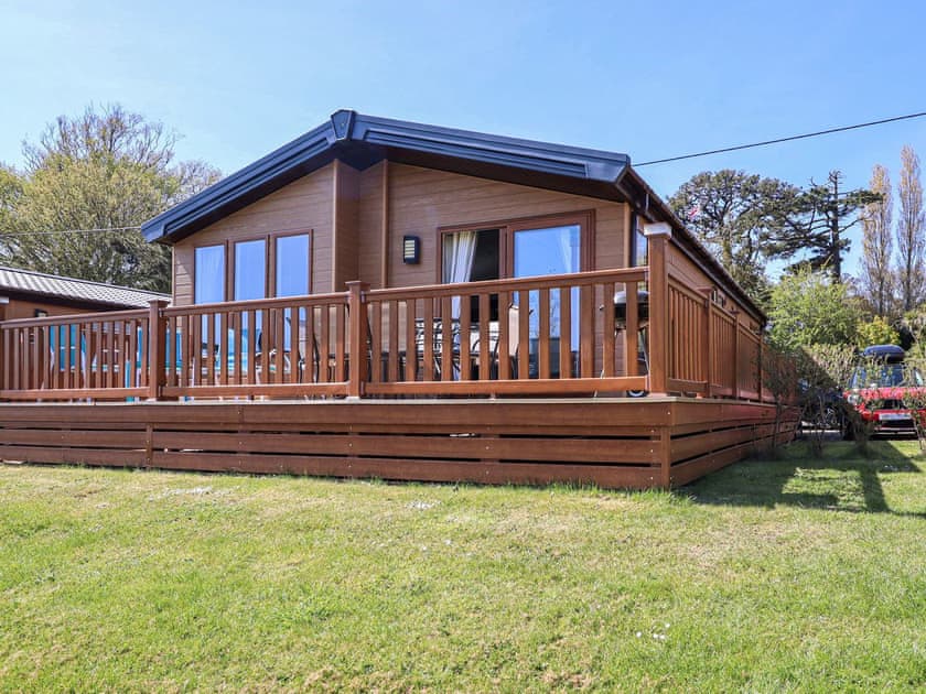Exterior | No 7 North - The Lodge and No 7 North Island Holidays, Ryde