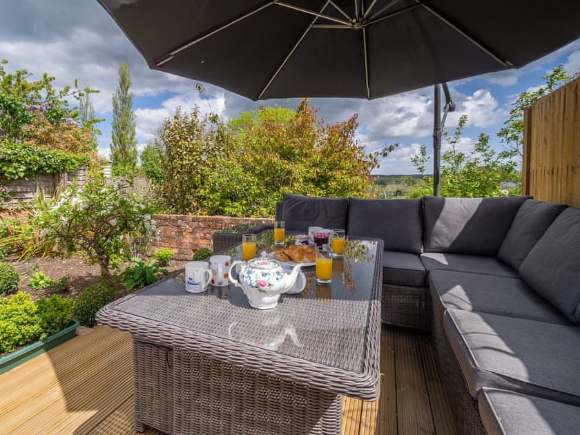 Outdoor eating area | Box Valley Cottage, Stoke by Nayland