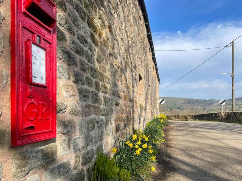 Set within the boundaries of The Peak District National Park | Willow Cottage at Naze Farm - Naze Farm, Chinley