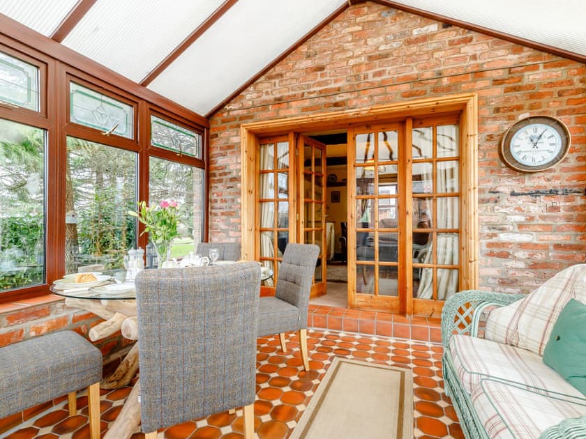 Dining room | The Pigsty - Domvilles Farm, Audley