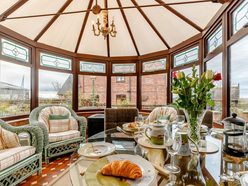 Dining room | The Pigsty - Domvilles Farm, Audley