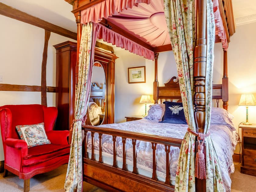 Four Poster bedroom | The Pigsty - Domvilles Farm, Audley