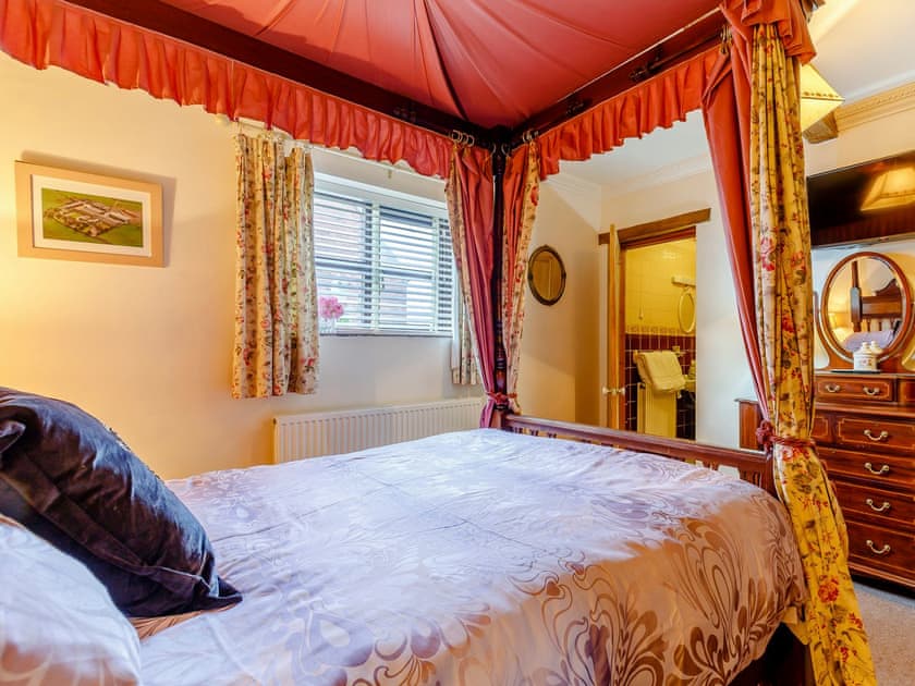 Four Poster bedroom | The Pigsty - Domvilles Farm, Audley