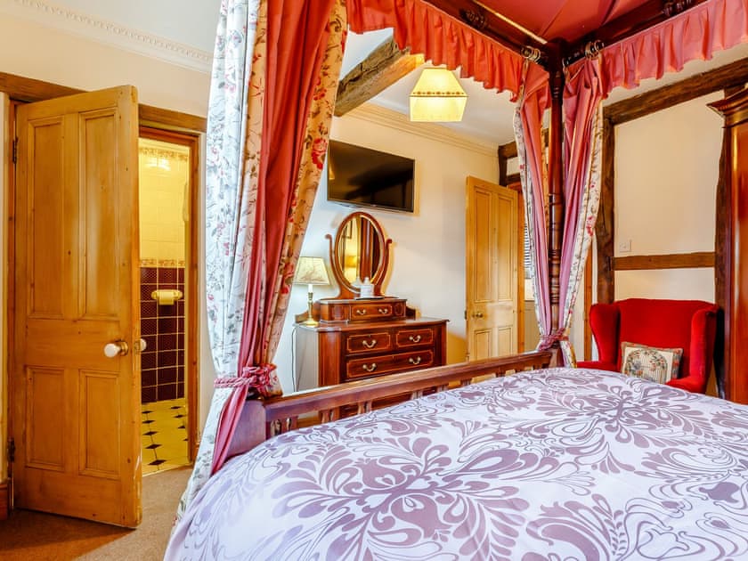 Four Poster bedroom | The Pigsty - Domvilles Farm, Audley