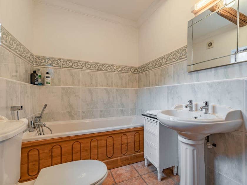 Bathroom | The Stable - Domvilles Farm, Audley