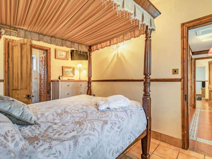 Four Poster bedroom | The Stable - Domvilles Farm, Audley