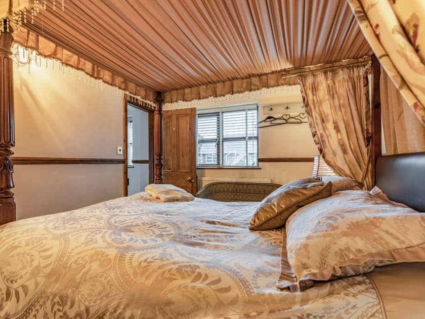 Four Poster bedroom | The Stable - Domvilles Farm, Audley