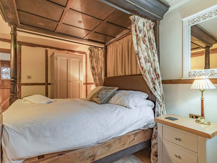 Four Poster bedroom | The Stable - Domvilles Farm, Audley