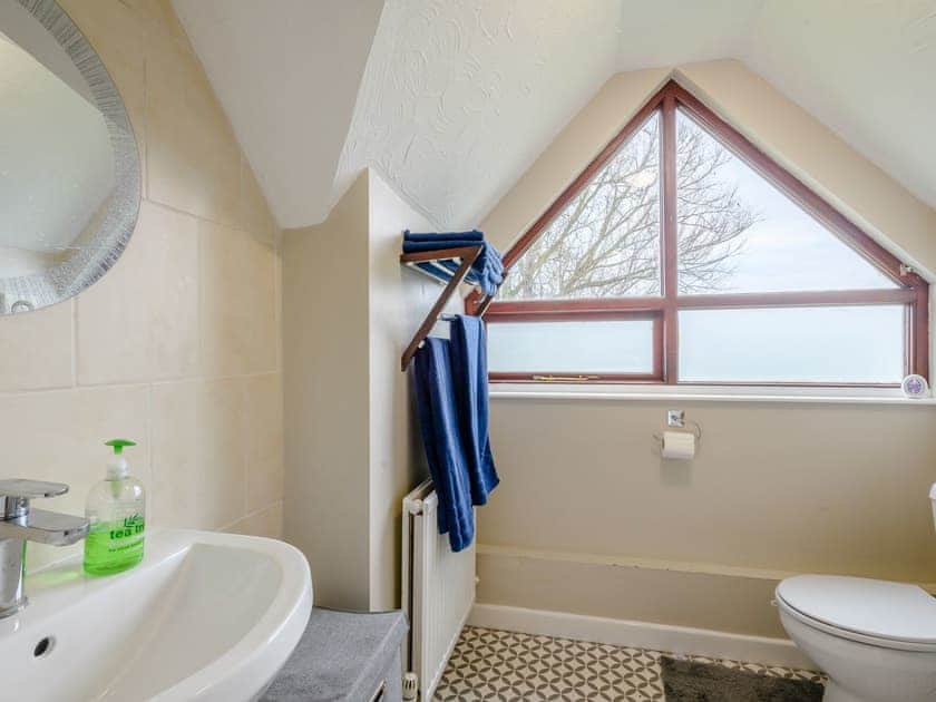 Bathroom | Riverside Cottage, Loddon
