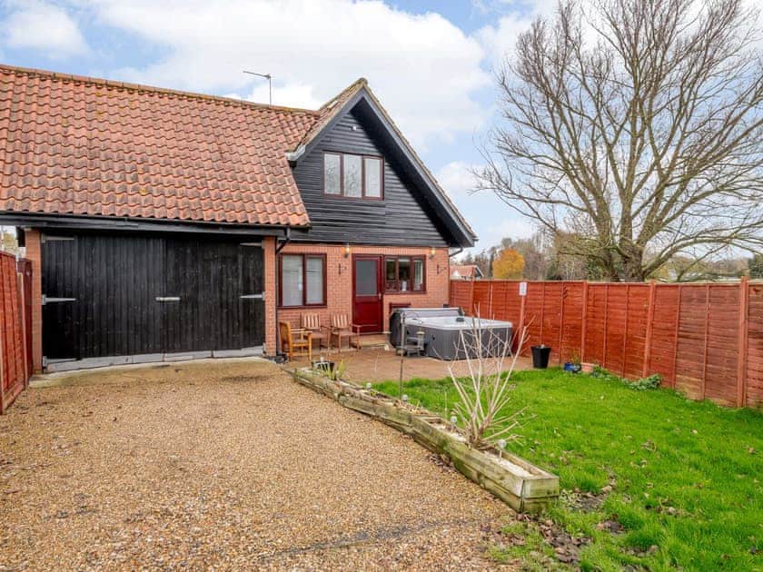 Exterior | Riverside Cottage, Loddon