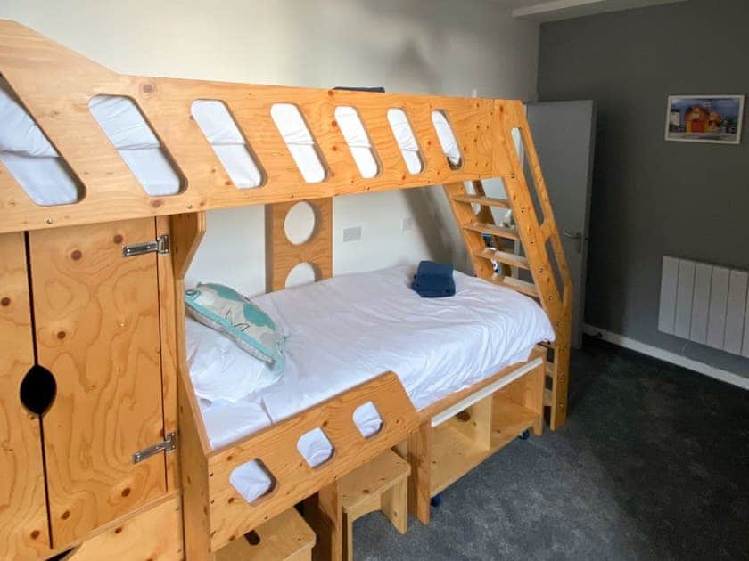 Twin bedroom | Waterwynch, Criccieth