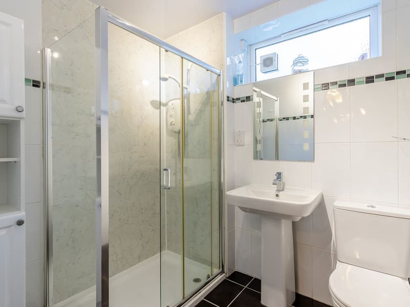 Shower room | Apartment 1 St Catherine’s Cottage - Clover Holidays, Perth