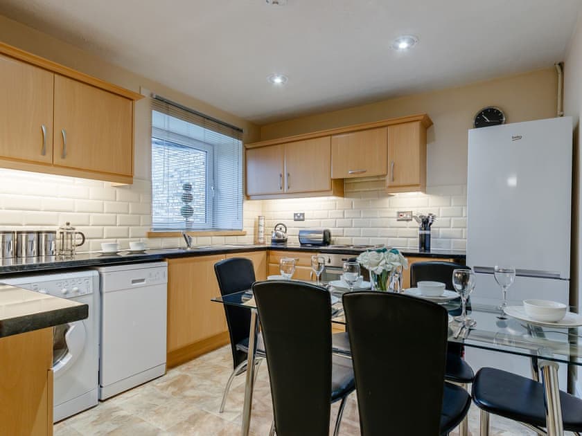 Kitchen/diner | 2 St Catherine’s Cottage - Clover Holidays, Perth