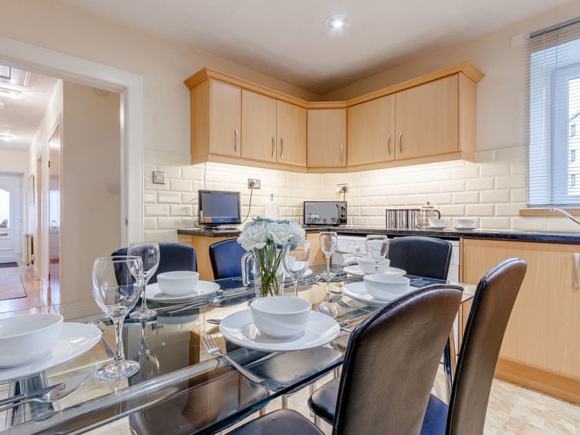 Kitchen/diner | 2 St Catherine’s Cottage - Clover Holidays, Perth