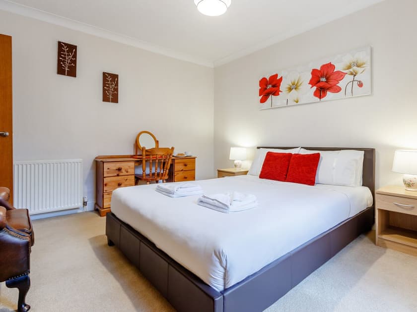 Double bedroom | 2 St Catherine’s Cottage - Clover Holidays, Perth