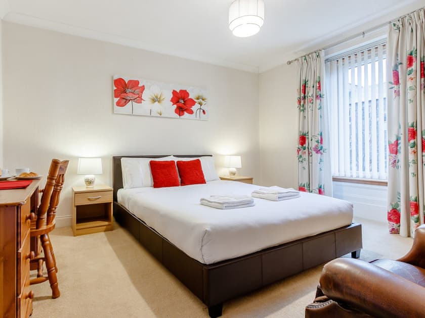 Double bedroom | 2 St Catherine’s Cottage - Clover Holidays, Perth