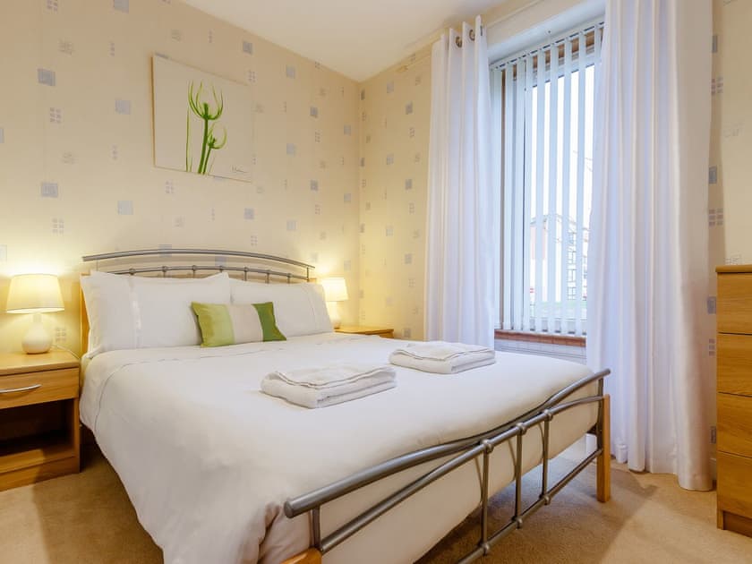 Double bedroom | 2 St Catherine’s Cottage - Clover Holidays, Perth
