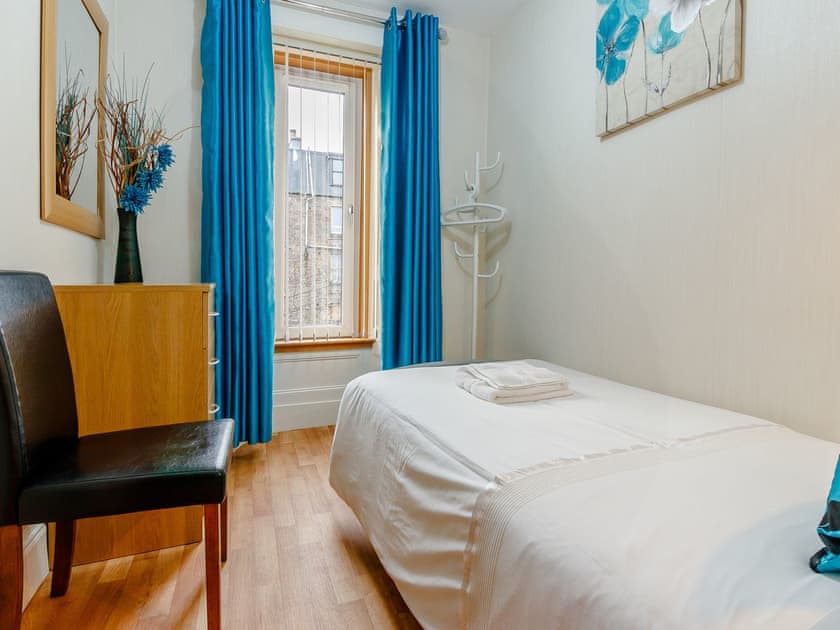 Twin bedroom | 2 St Catherine’s Cottage - Clover Holidays, Perth